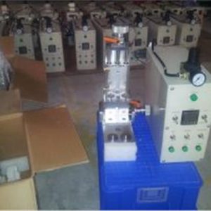 M06. Máy bôi keo đôi - Double glue machine